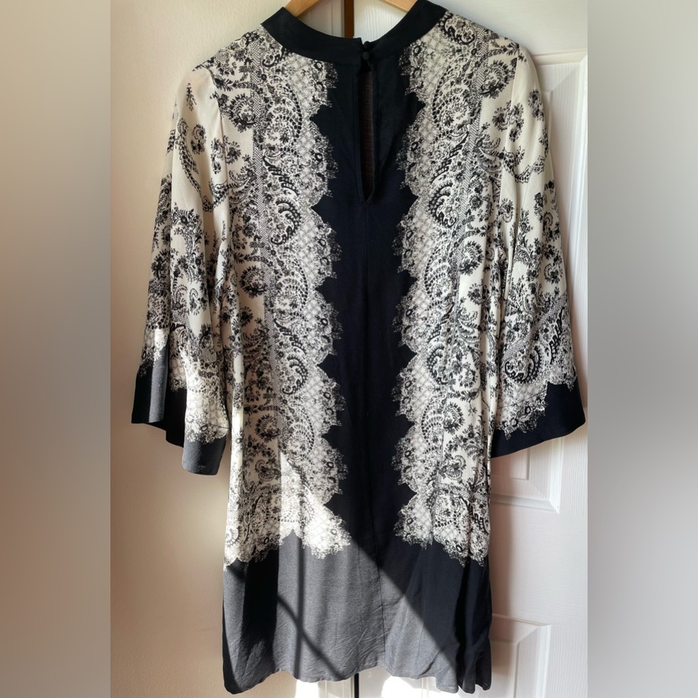 H&M kaftan midi dress with long sleeves. Size 8
